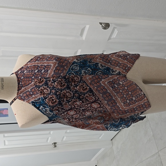 Boho Halter Top – Flowing & Patterned Perfection - Picture 3 of 4